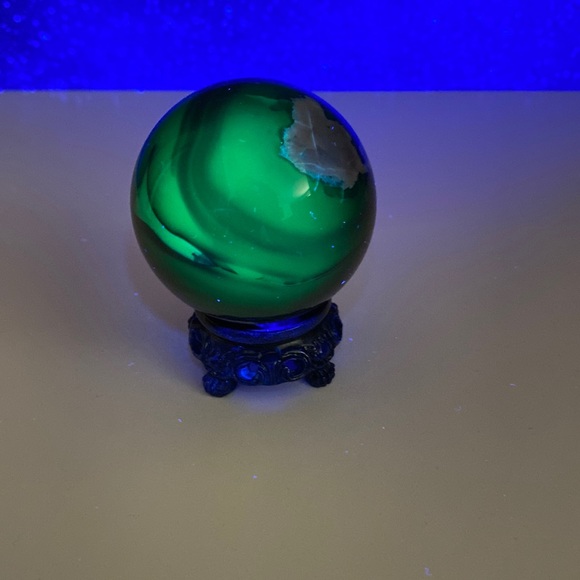 Volcanic Agate Sphere (UV Reactive)! Comes with sphere holder! - Picture 1 of 3